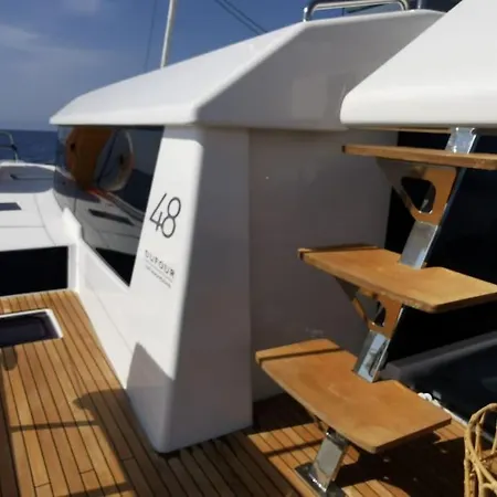 보트호텔 Marina Yacht Charter *