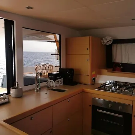 보트호텔 Marina Yacht Charter 로시냐노 솔바이