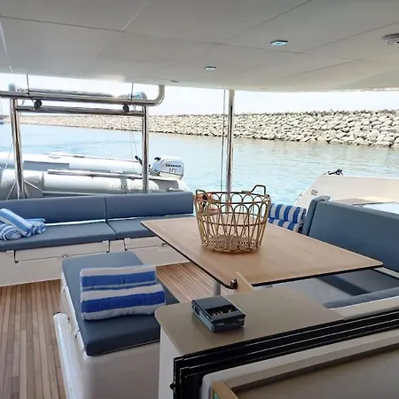 Marina Yacht Charter 로시냐노 솔바이